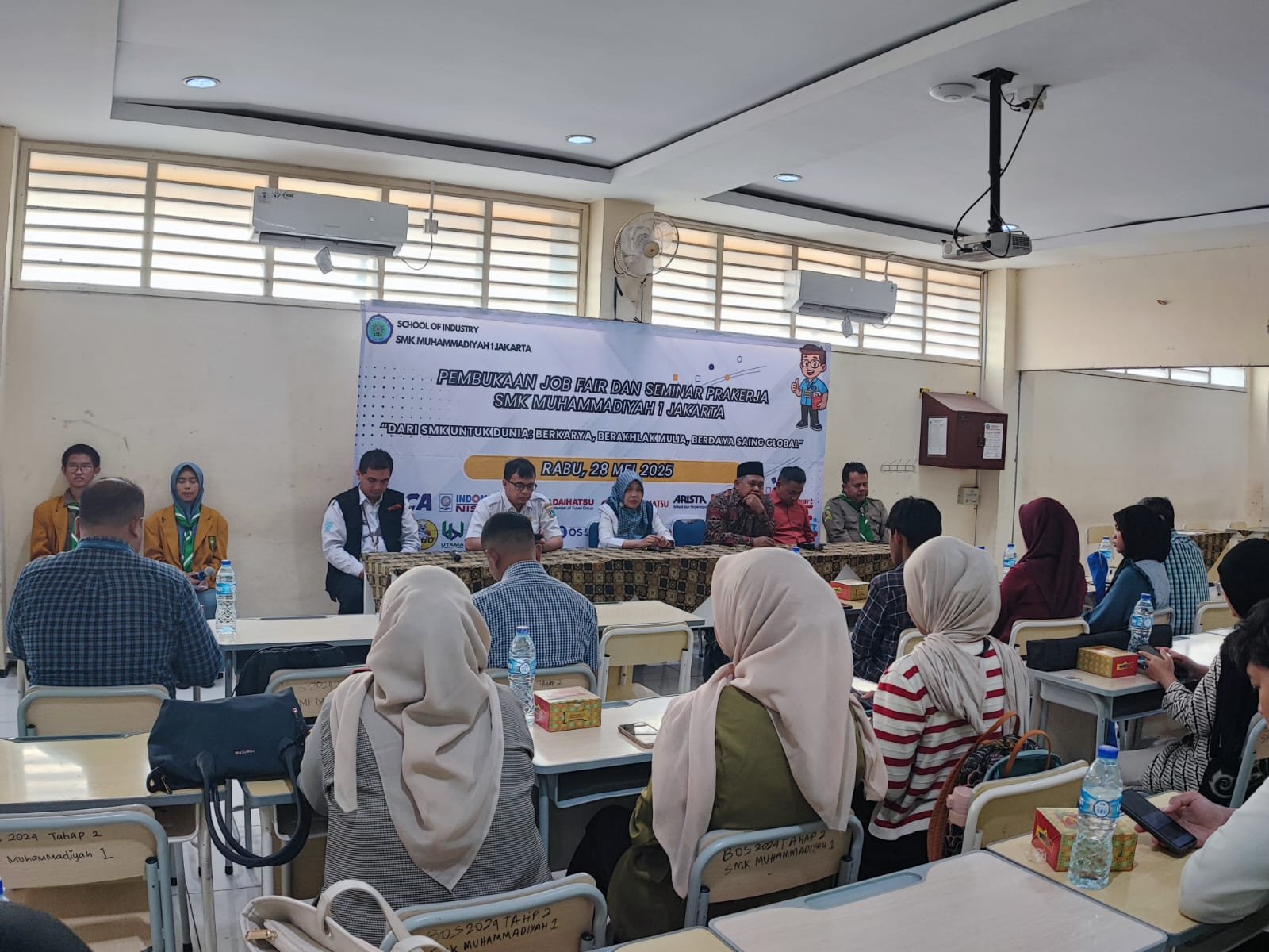 Ratusan Peluang, Satu Langkah Menuju Karier Impian! Job Fair SMK Muhammadiyah 1 Jakarta Ramai Diserbu Siswa dan Alumni