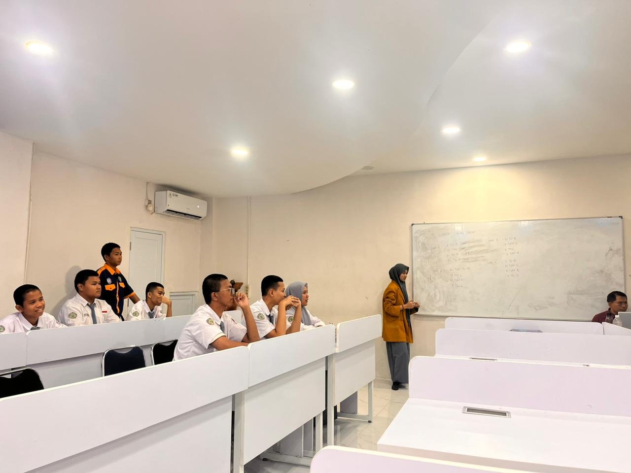 SMK Muhammadiyah 1 Jakarta Gelar Lomba Cerdas Cermat dalam Rangka Milad Muhammadiyah ke-113