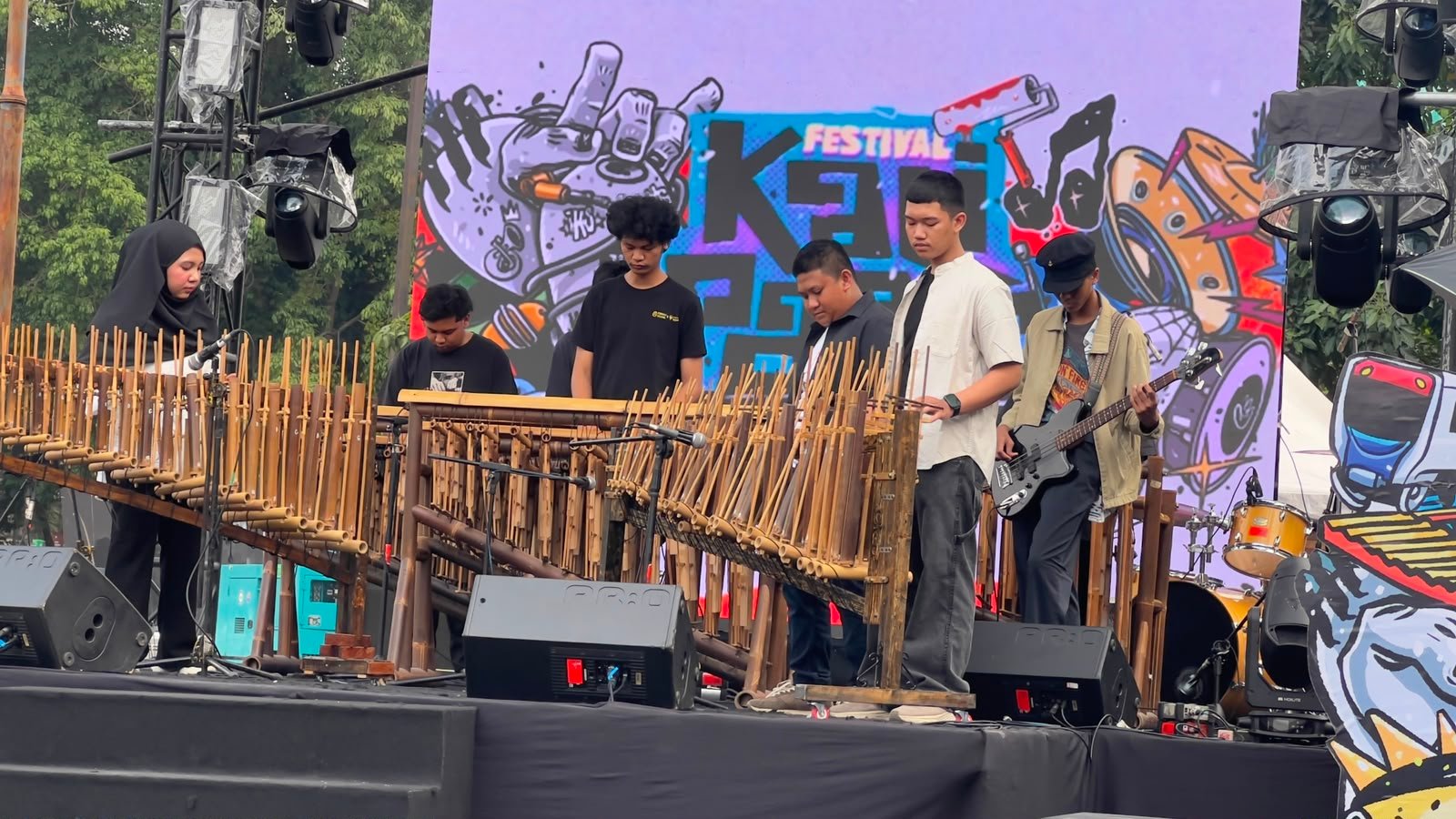 Tim Angklung SMK Muhammadiyah 1 Jakarta Tampil Memukau di Festival Kali Pasir 2026